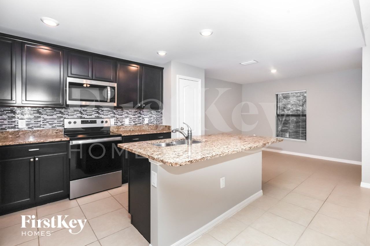 4625 Dragon St - Photo 7 of 19