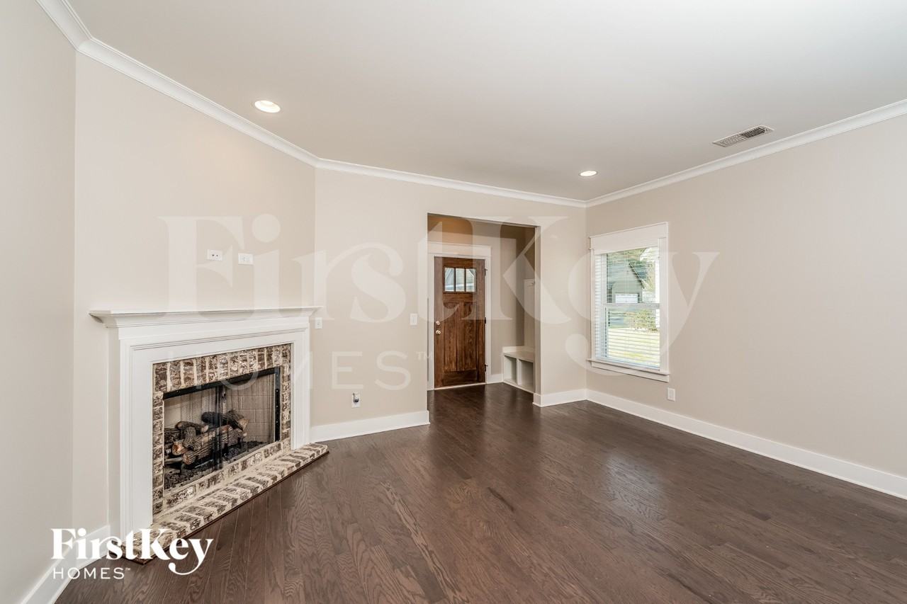 1300 Shades Ter - Photo 3 of 15