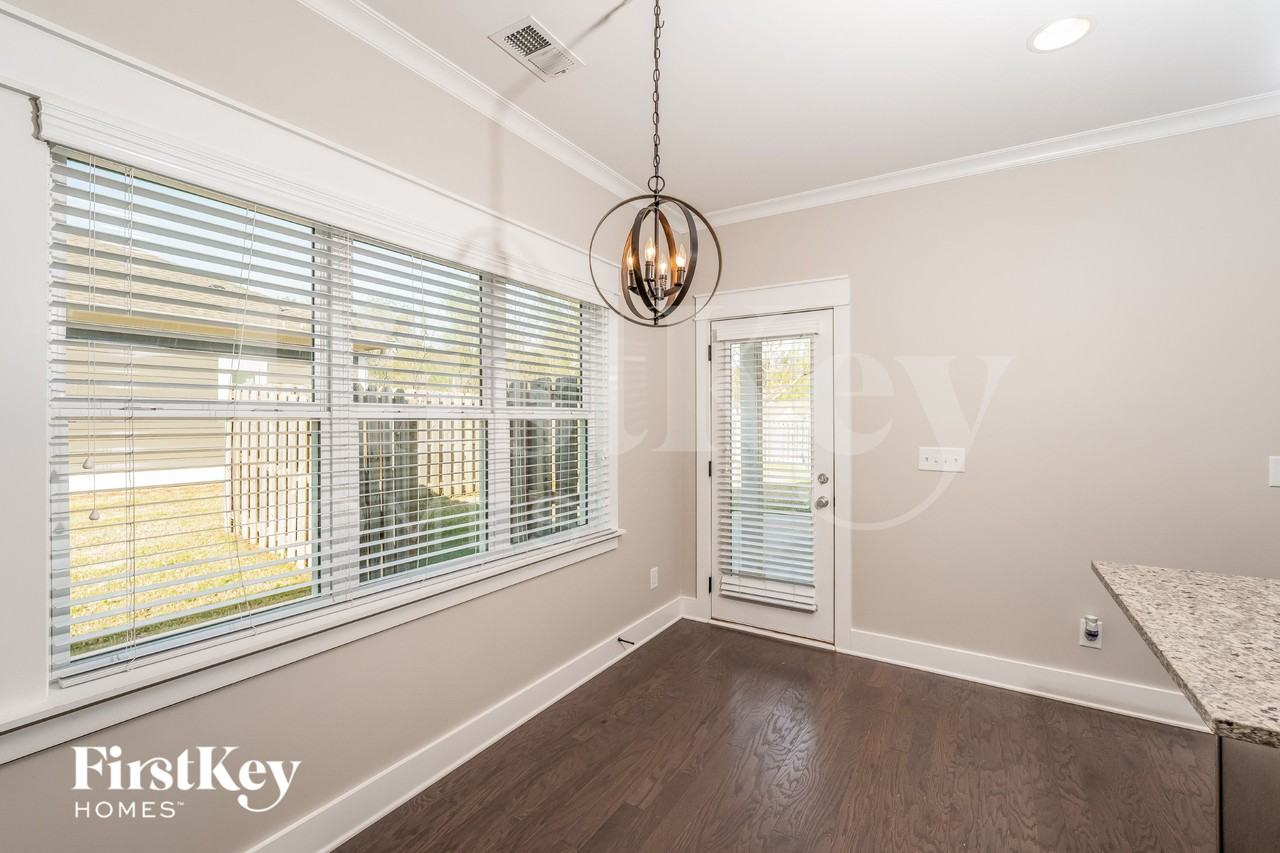 1300 Shades Ter - Photo 4 of 15