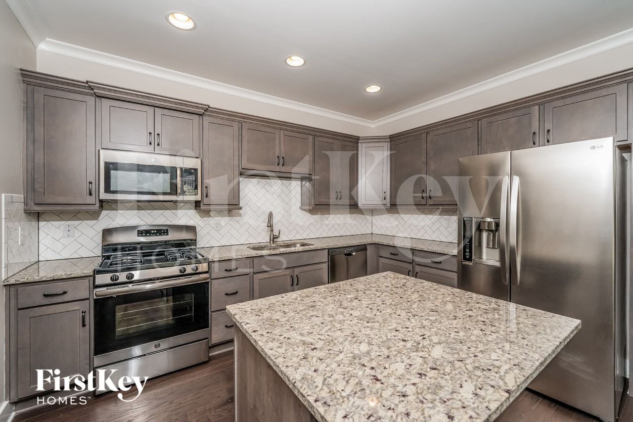 1300 Shades Ter - Photo 5 of 15