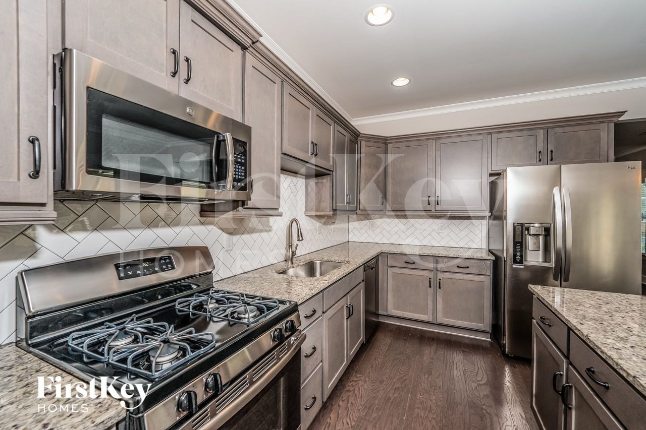 1300 Shades Ter - Photo 6 of 15