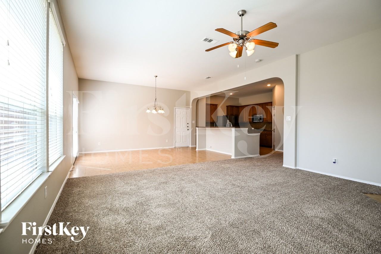 824 Trailwood Dr - Photo 3 of 15
