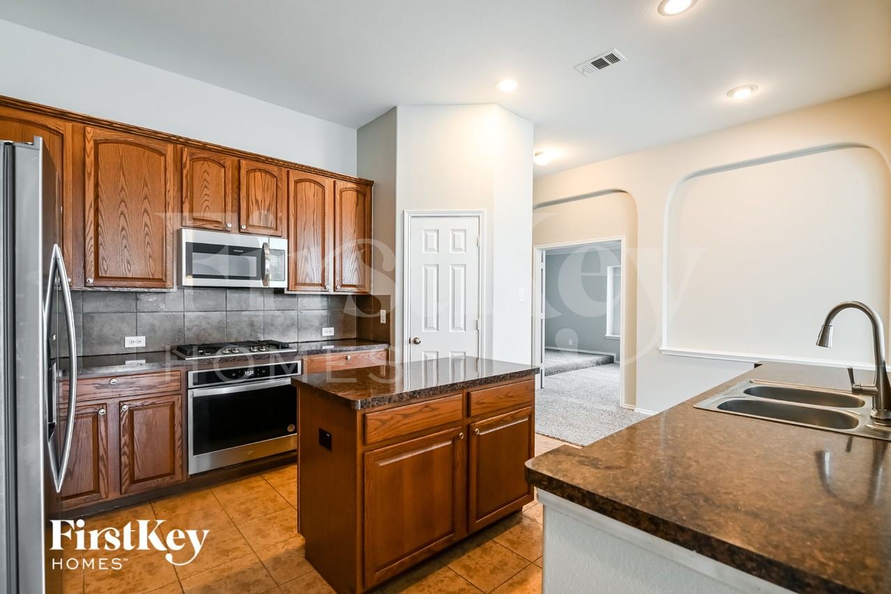 824 Trailwood Dr - Photo 6 of 15