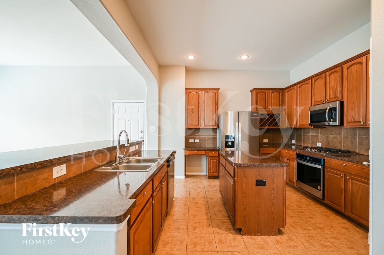 824 Trailwood Dr - Photo 7 of 15