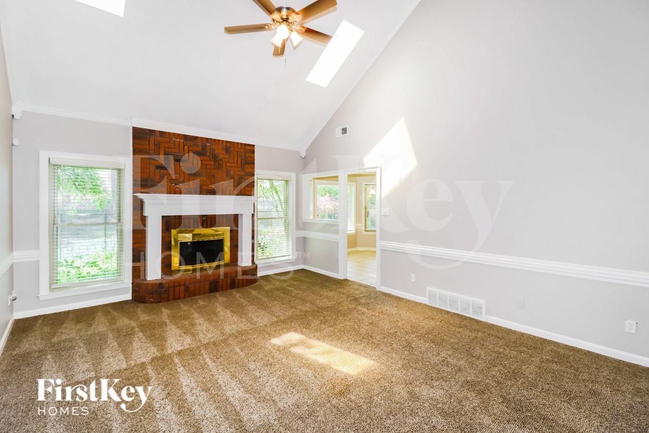 3707 Oak Forest Dr - Photo 4 of 15