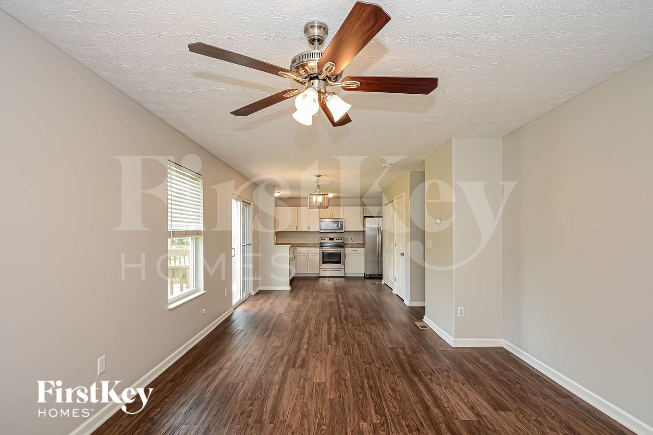 1106 Linford Cir - Photo 2 of 15