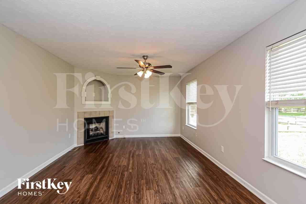 1106 Linford Cir - Photo 3 of 15