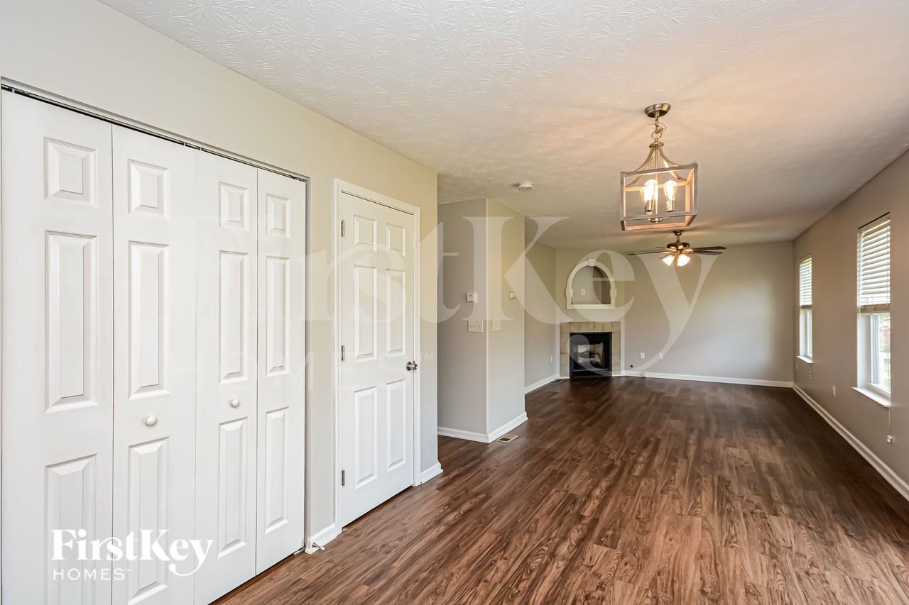1106 Linford Cir - Photo 4 of 15