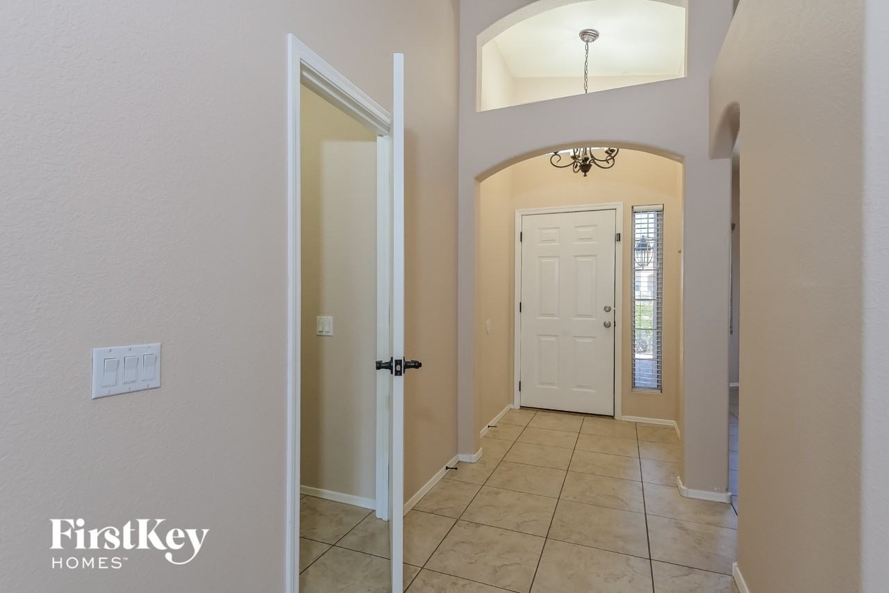7225 W Opossum Dr - Photo 2 of 15