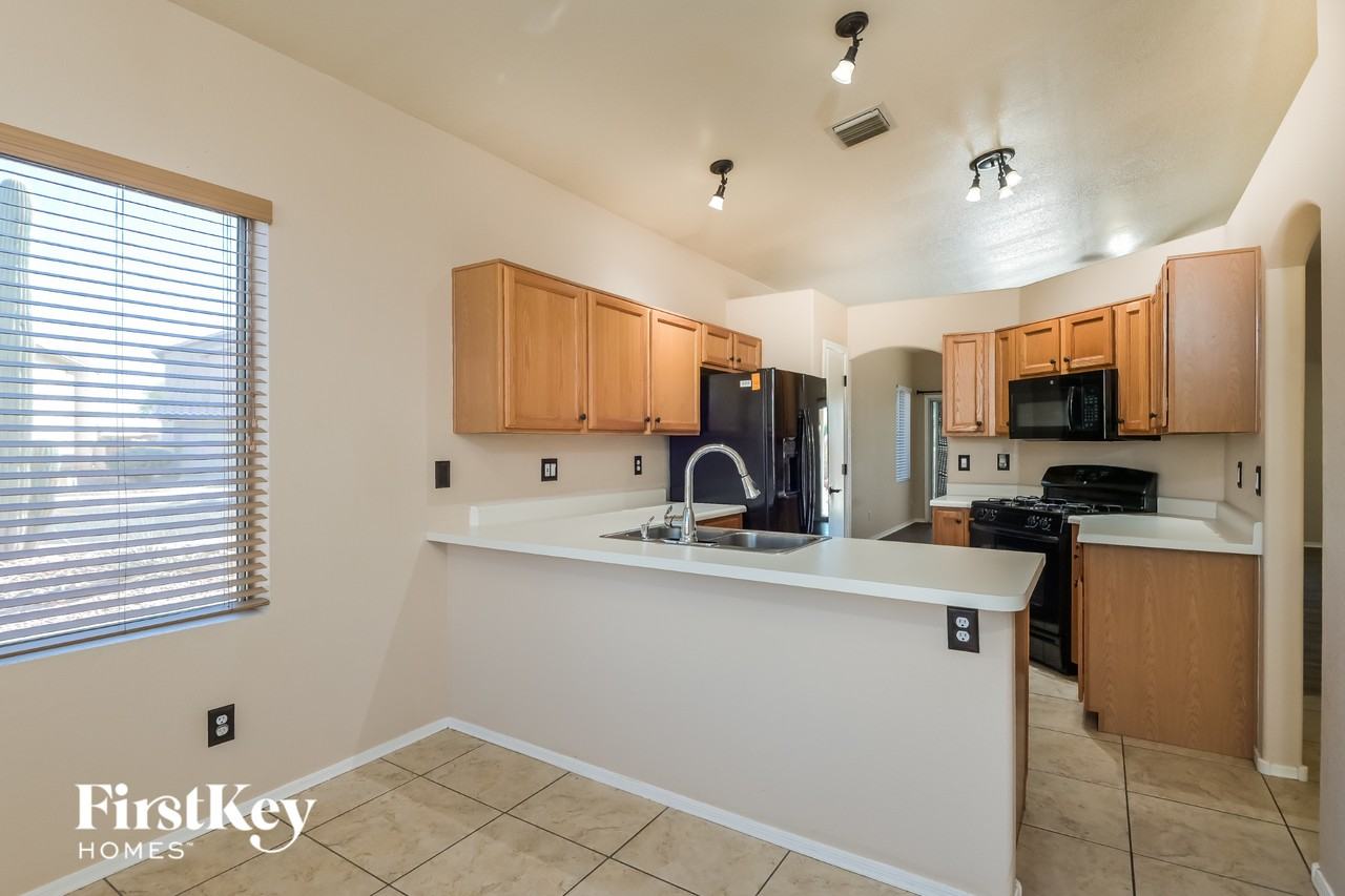 7225 W Opossum Dr - Photo 5 of 15