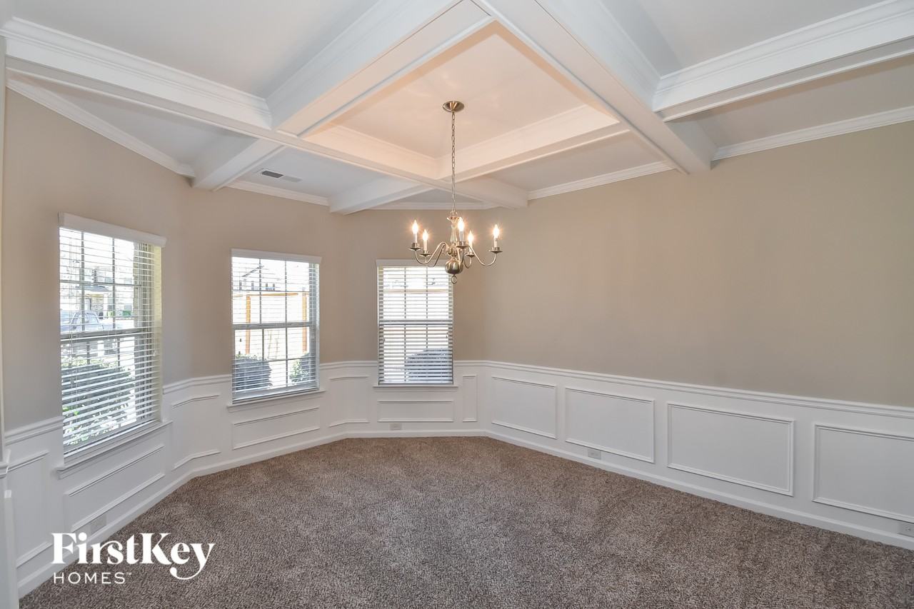 6709 Oak Hill Pl - Photo 4 of 15