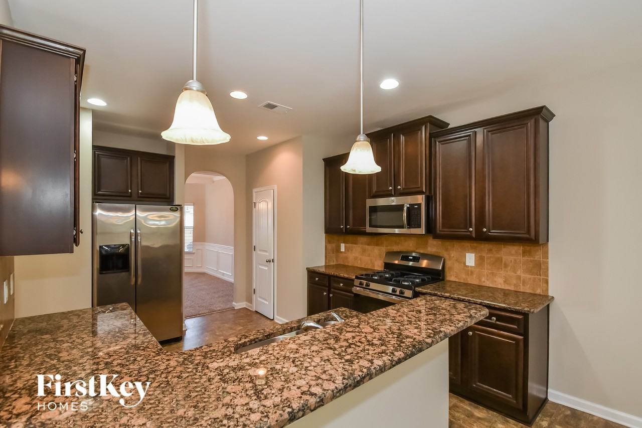 6709 Oak Hill Pl - Photo 5 of 15