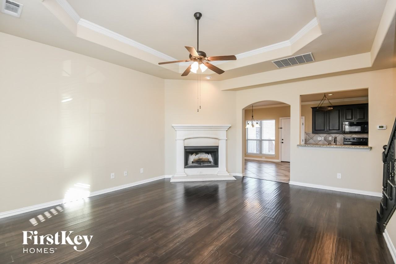 7428 Durness Dr - Photo 4 of 15