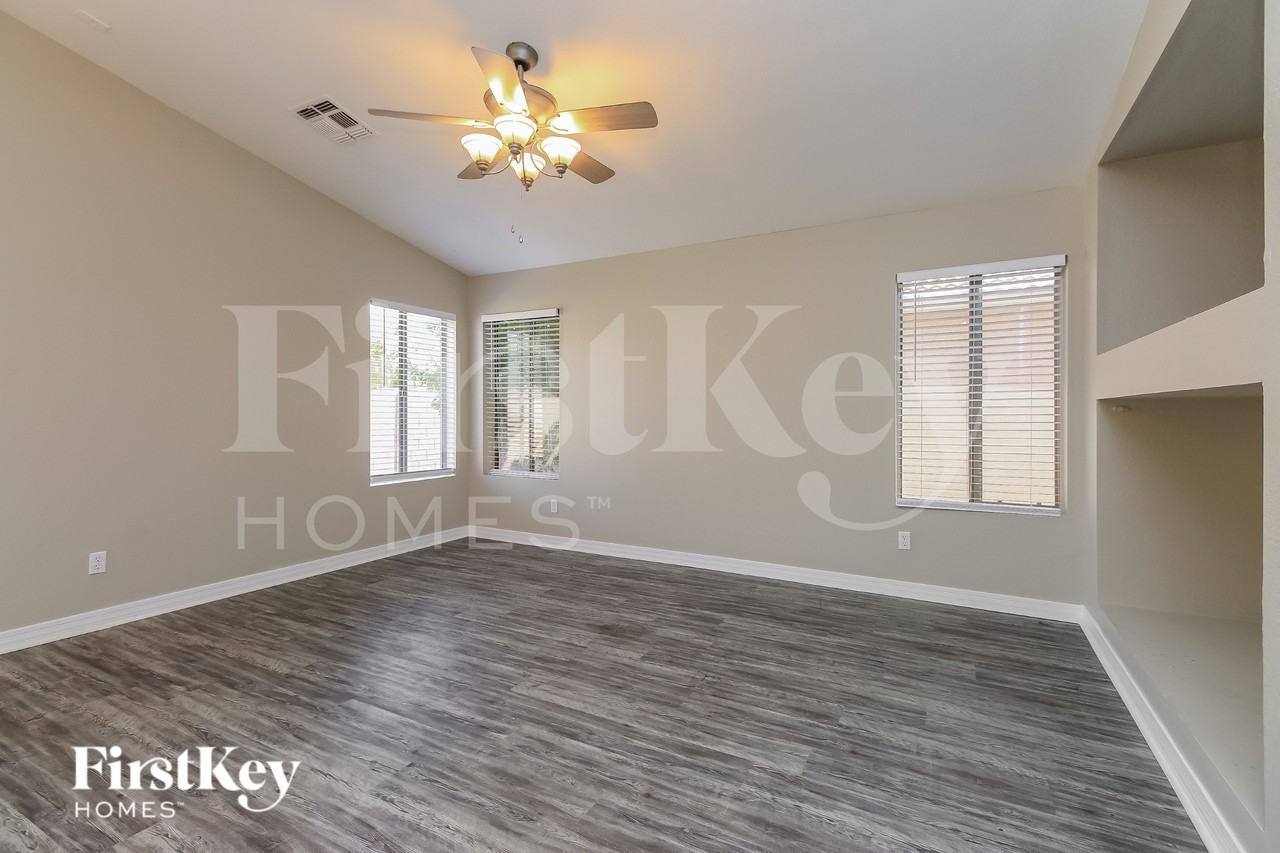 4732 E Mountain Vista Dr - Photo 2 of 15