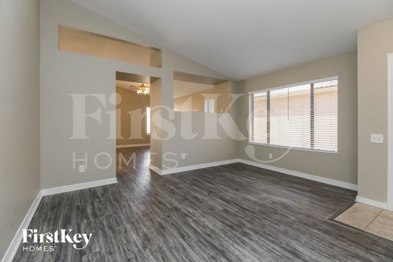 4732 E Mountain Vista Dr - Photo 4 of 15