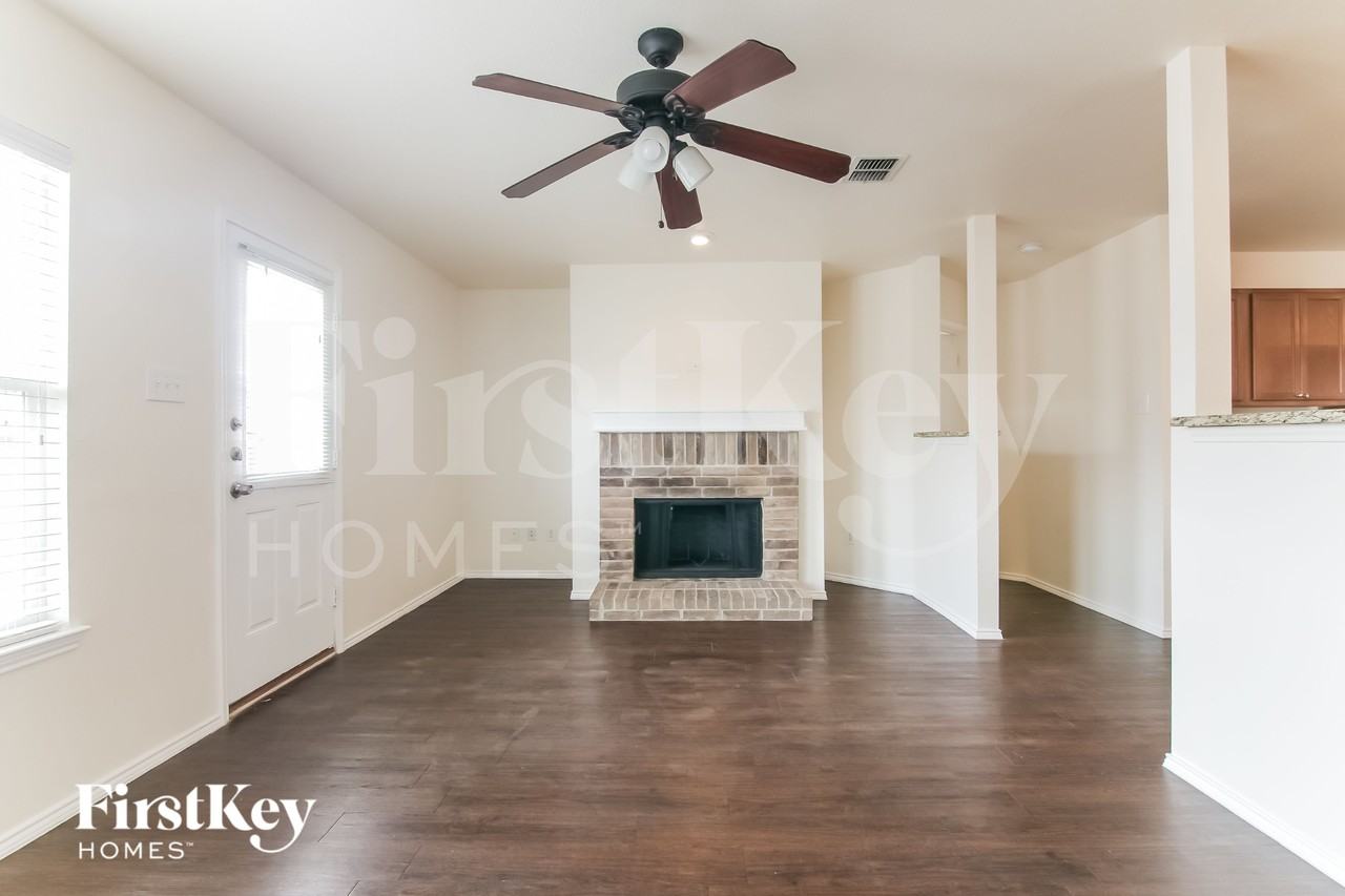 1305 Haley Ln - Photo 3 of 16