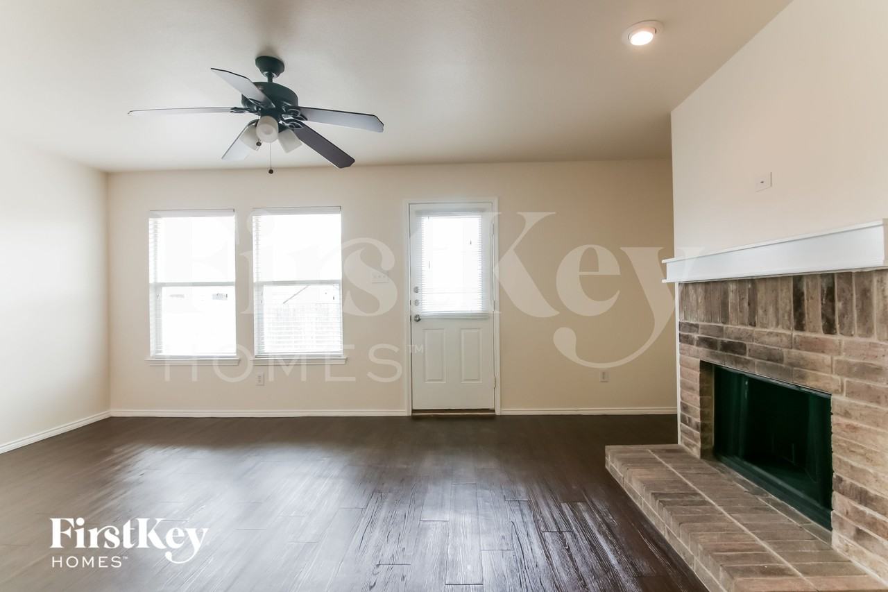 1305 Haley Ln - Photo 4 of 16