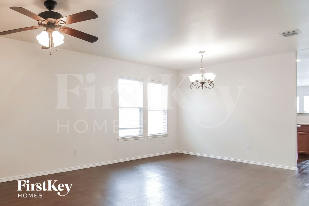 1305 Haley Ln - Photo 6 of 16