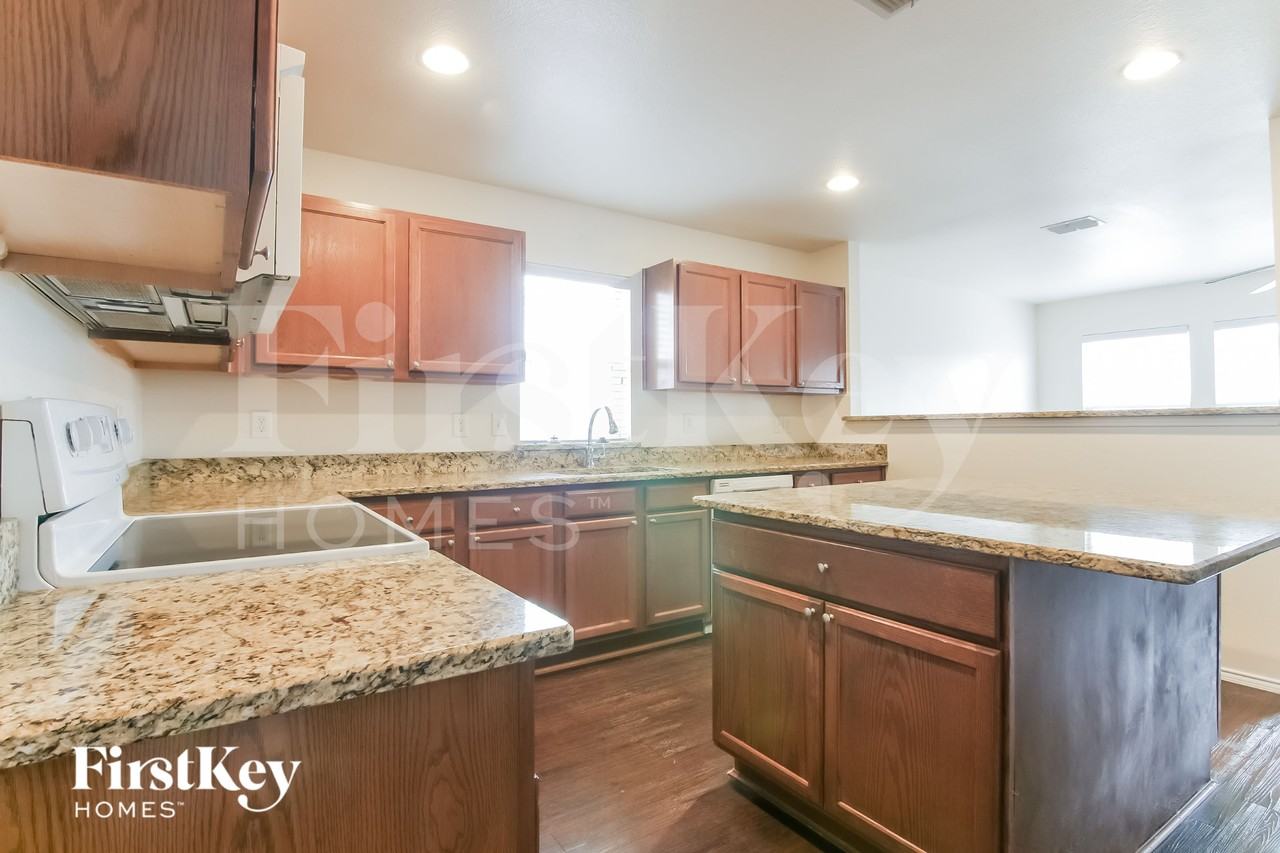1305 Haley Ln - Photo 7 of 16