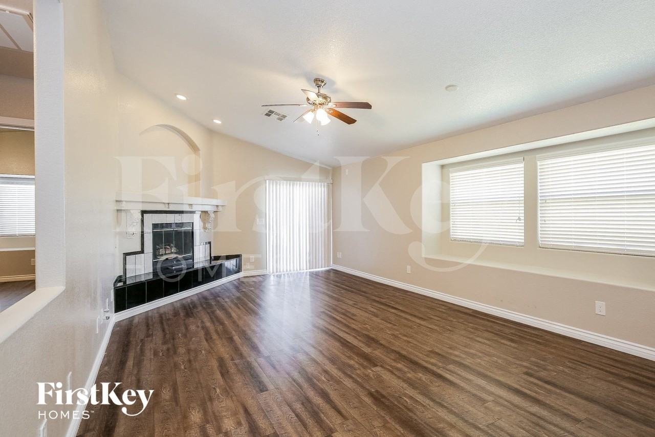 890 Prairie Grass Dr - Photo 3 of 15