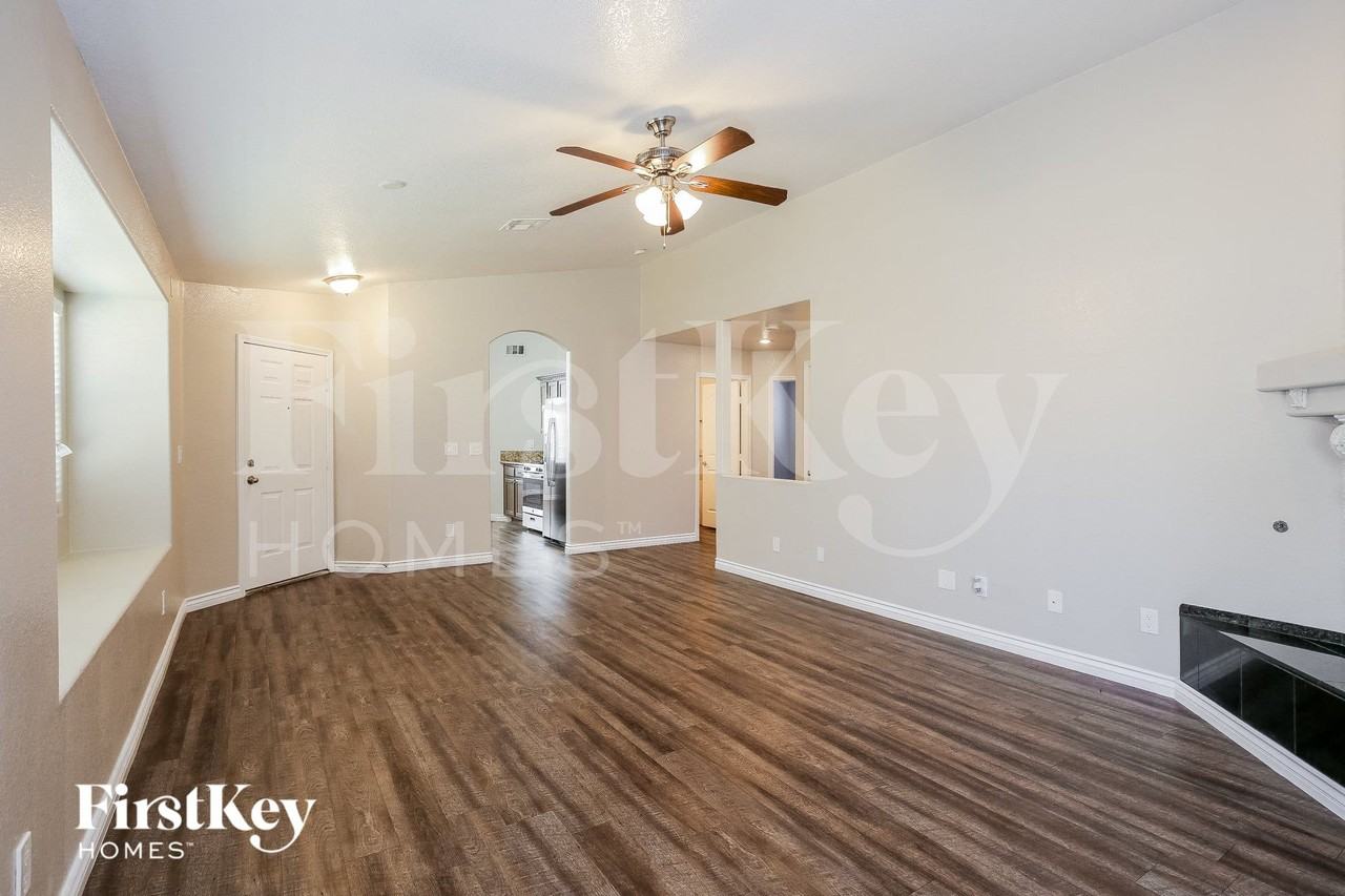 890 Prairie Grass Dr - Photo 4 of 15