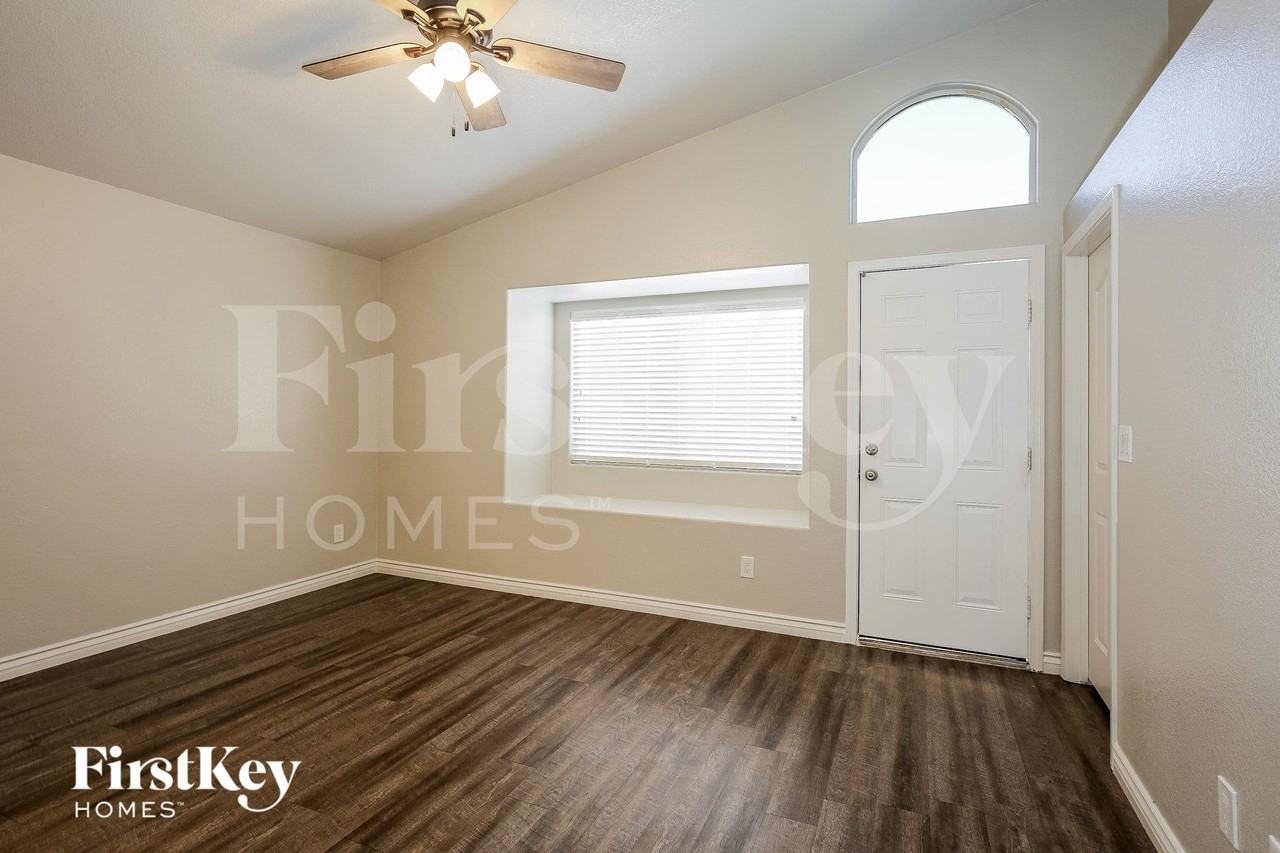 890 Prairie Grass Dr - Photo 5 of 15