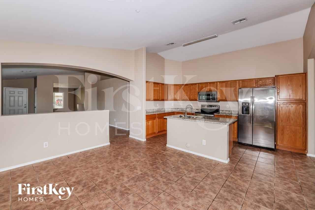 11329 W Harrison St - Photo 2 of 16