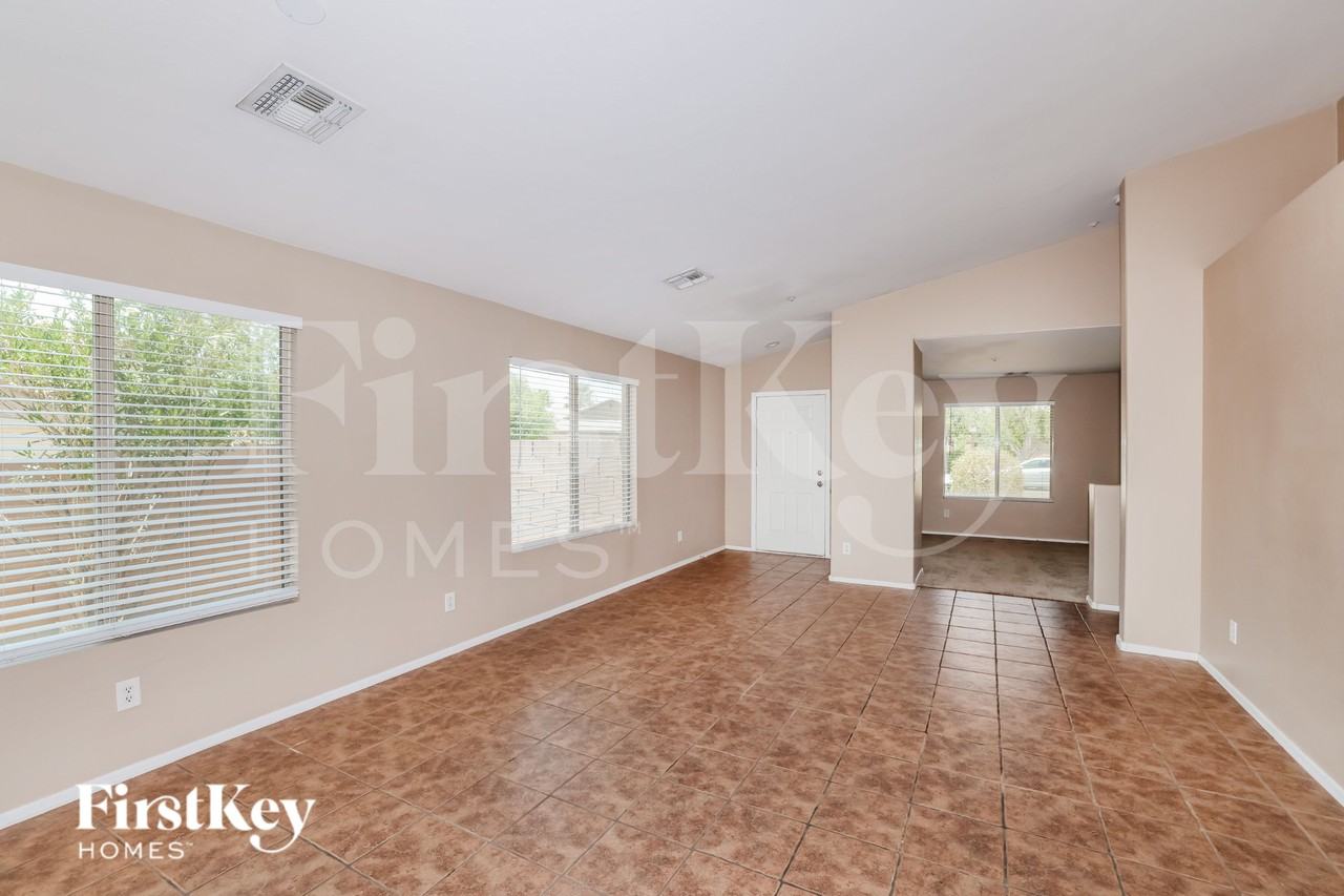 11329 W Harrison St - Photo 4 of 16