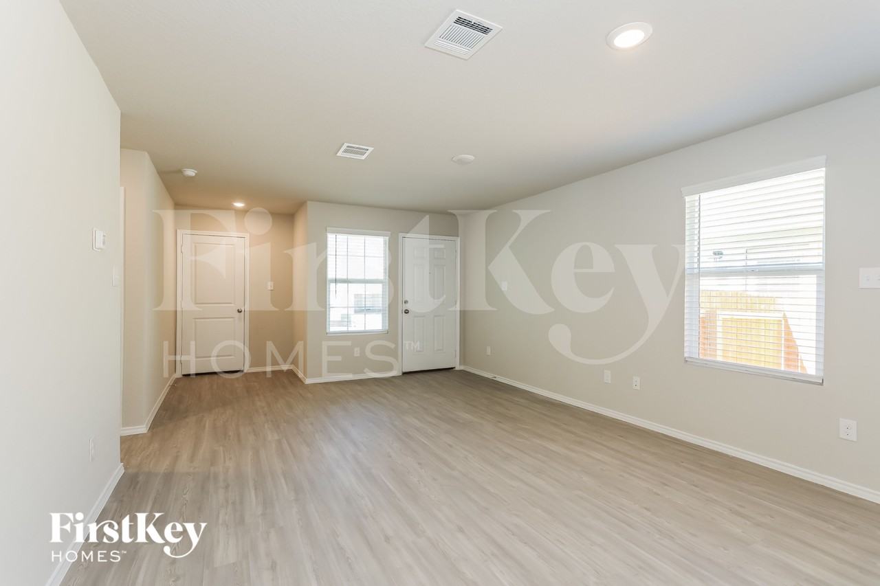10719 Prusiner Dr - Photo 3 of 19