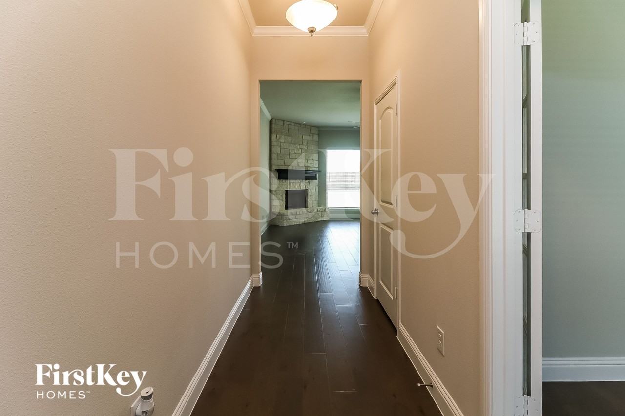 129 Independence Dr - Photo 2 of 15