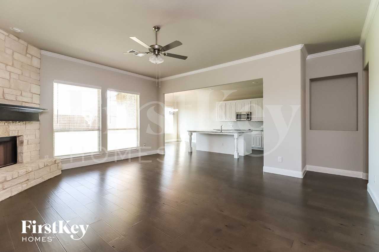 129 Independence Dr - Photo 3 of 15