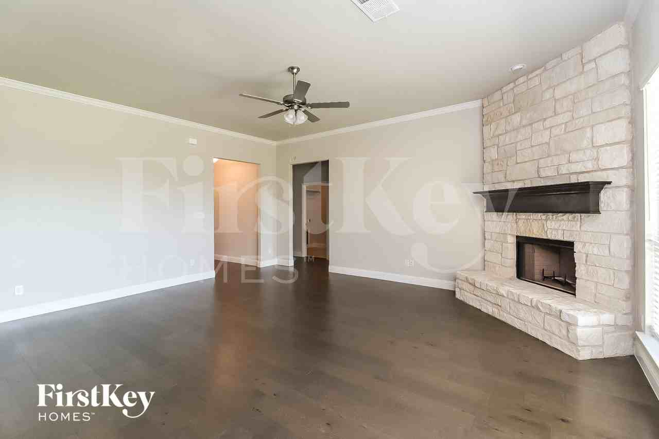 129 Independence Dr - Photo 4 of 15