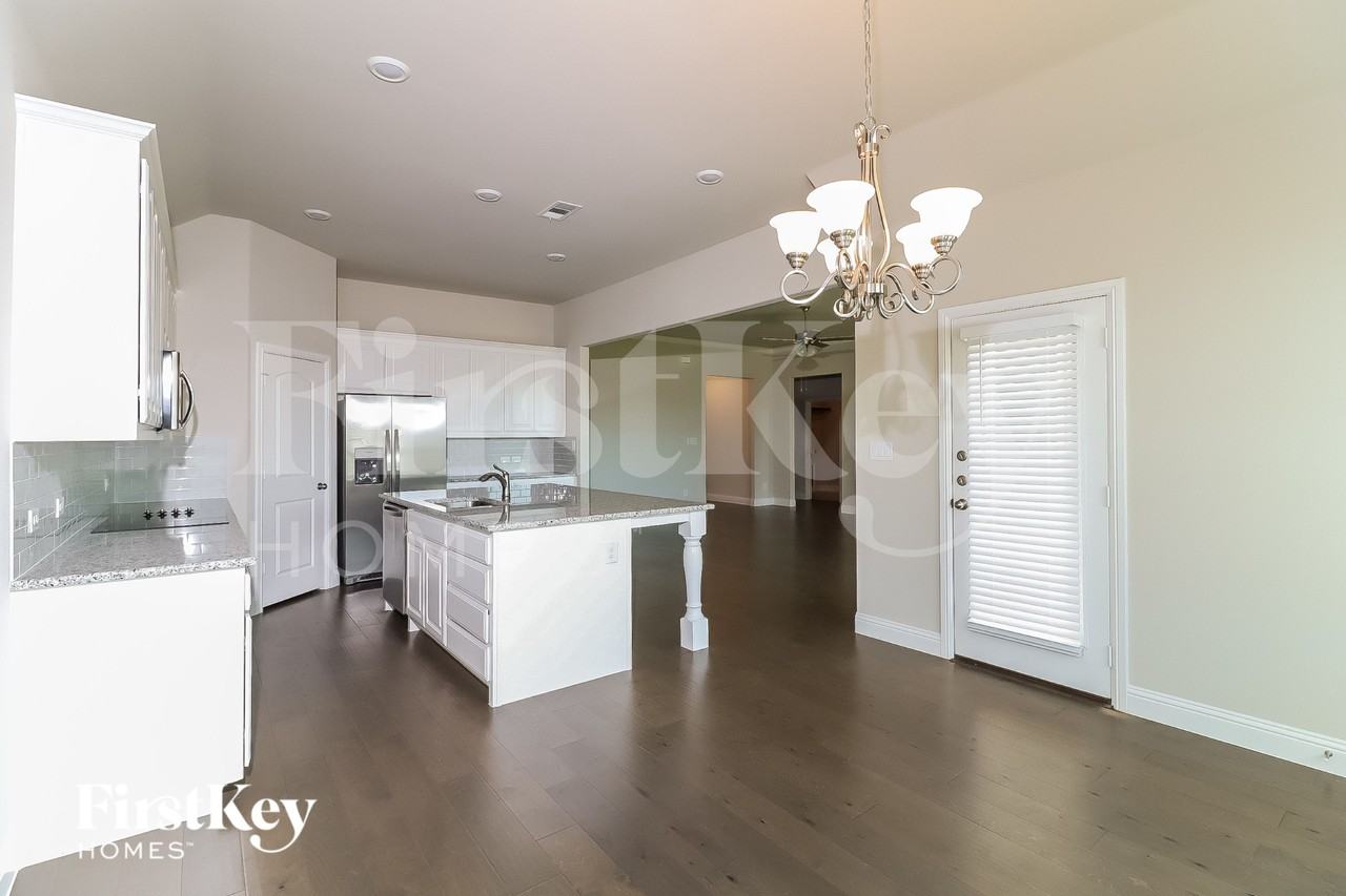 129 Independence Dr - Photo 5 of 15