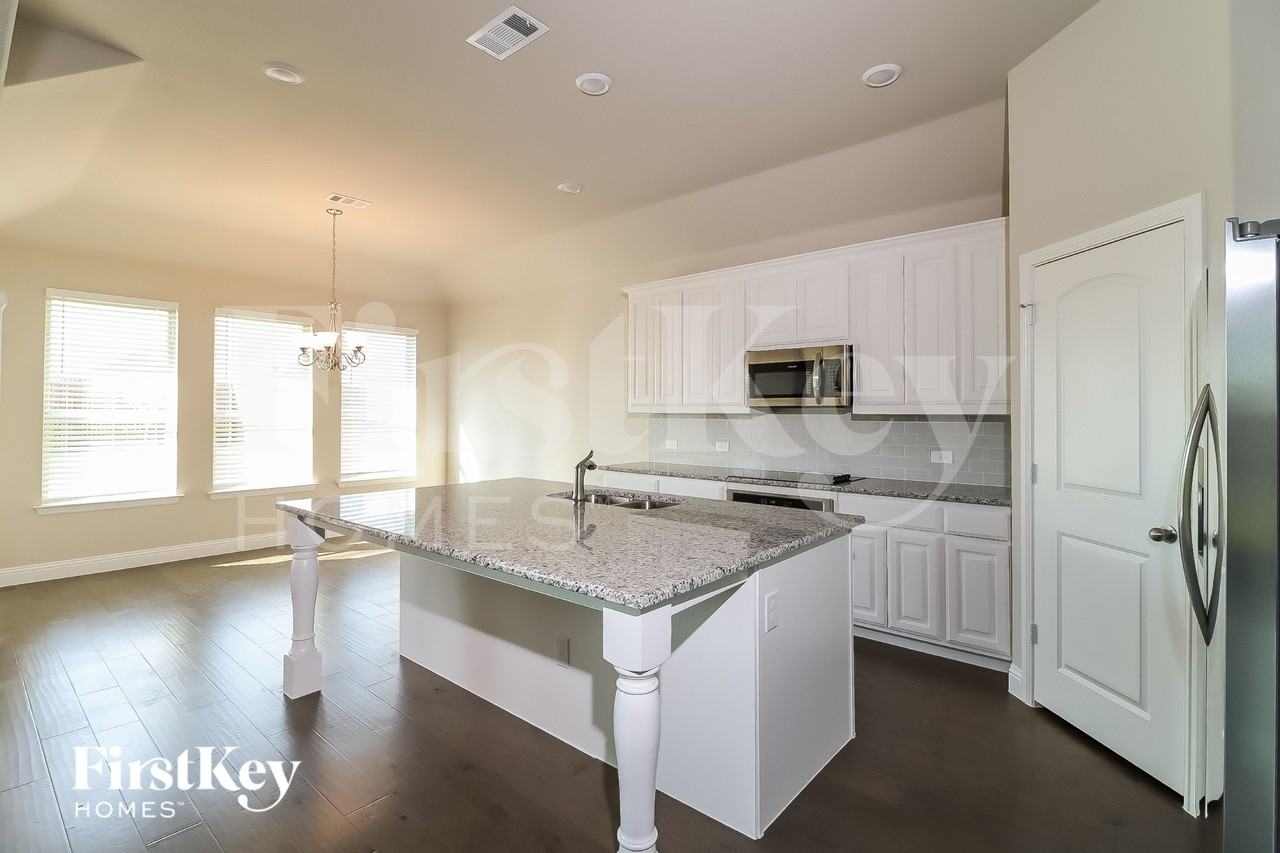 129 Independence Dr - Photo 6 of 15