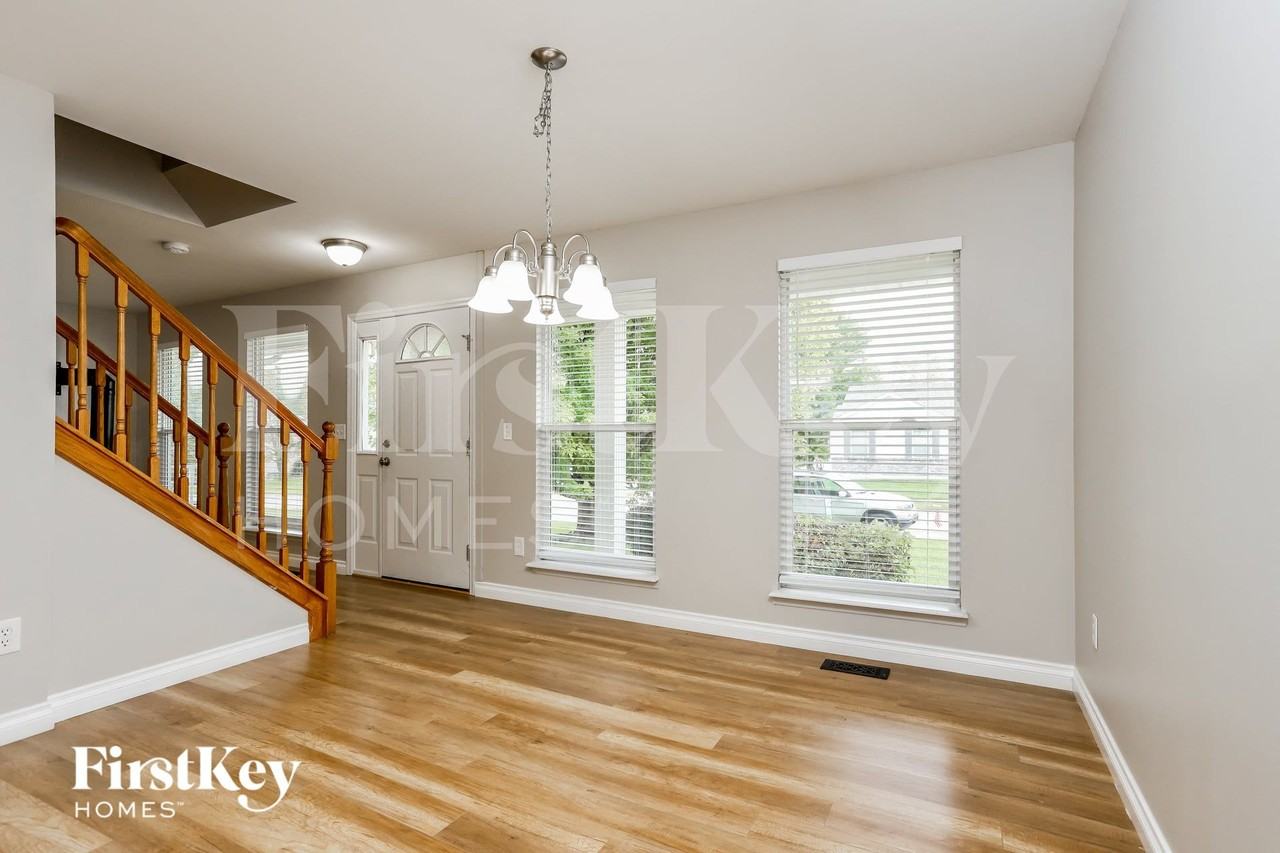 1141 Ashford Place Dr - Photo 5 of 15