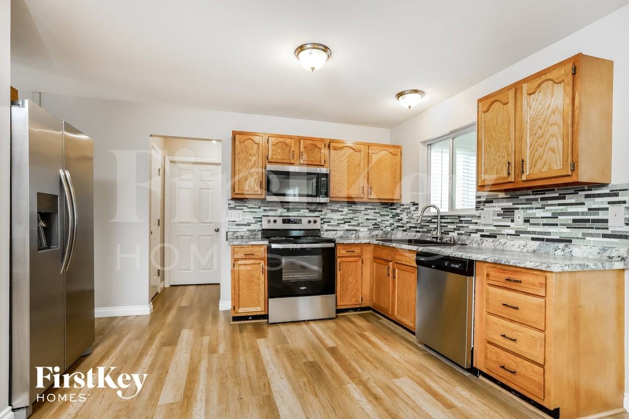 1141 Ashford Place Dr - Photo 6 of 15