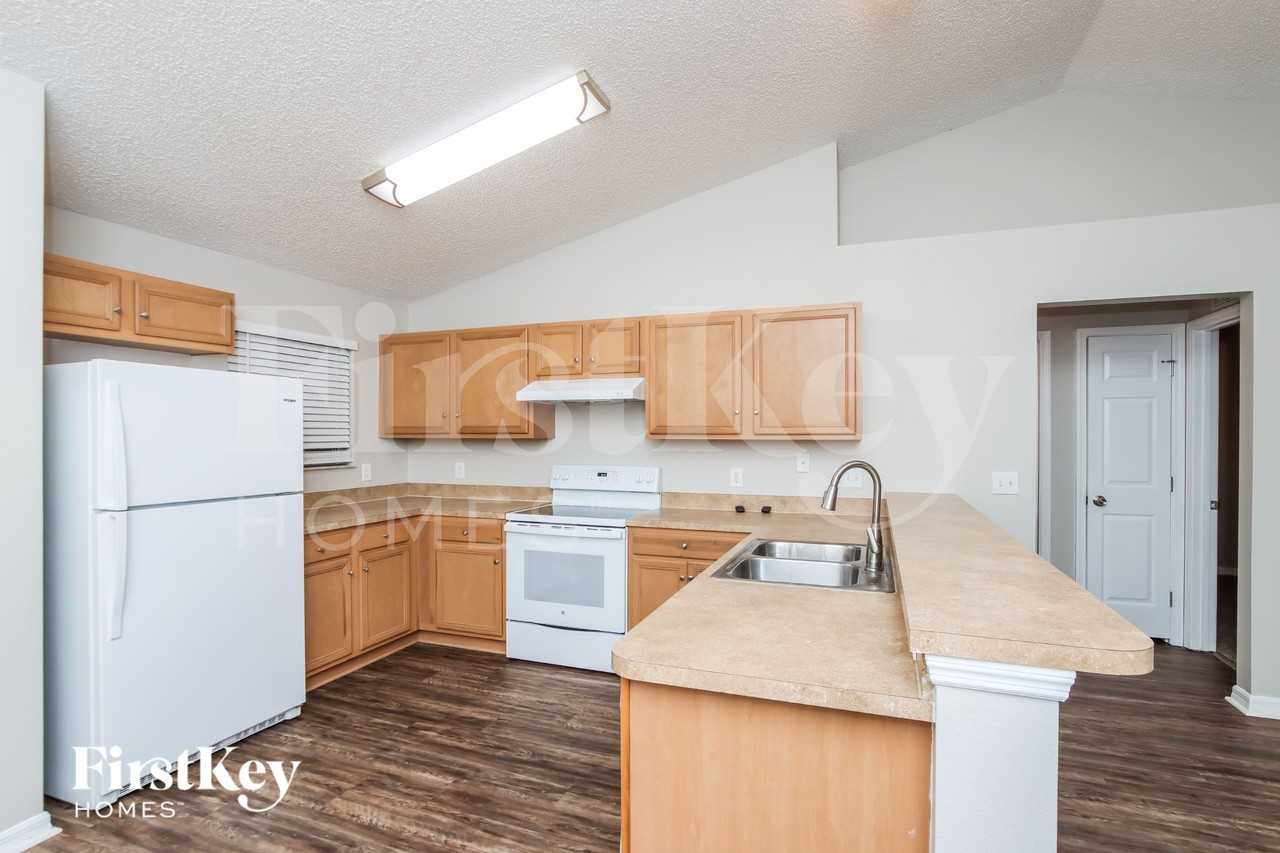 1448 Wacker Ave Se - Photo 6 of 16