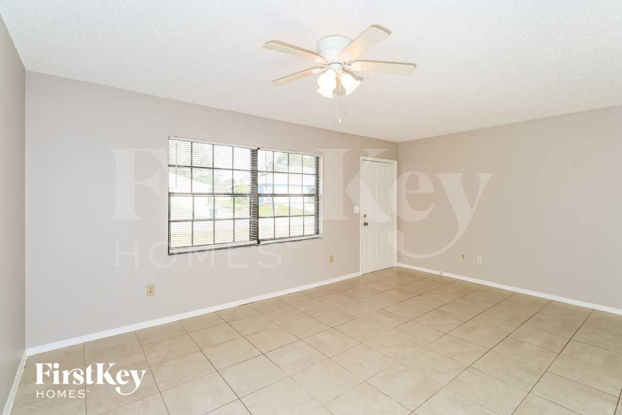 814 Yacolt Rd Se - Photo 2 of 20