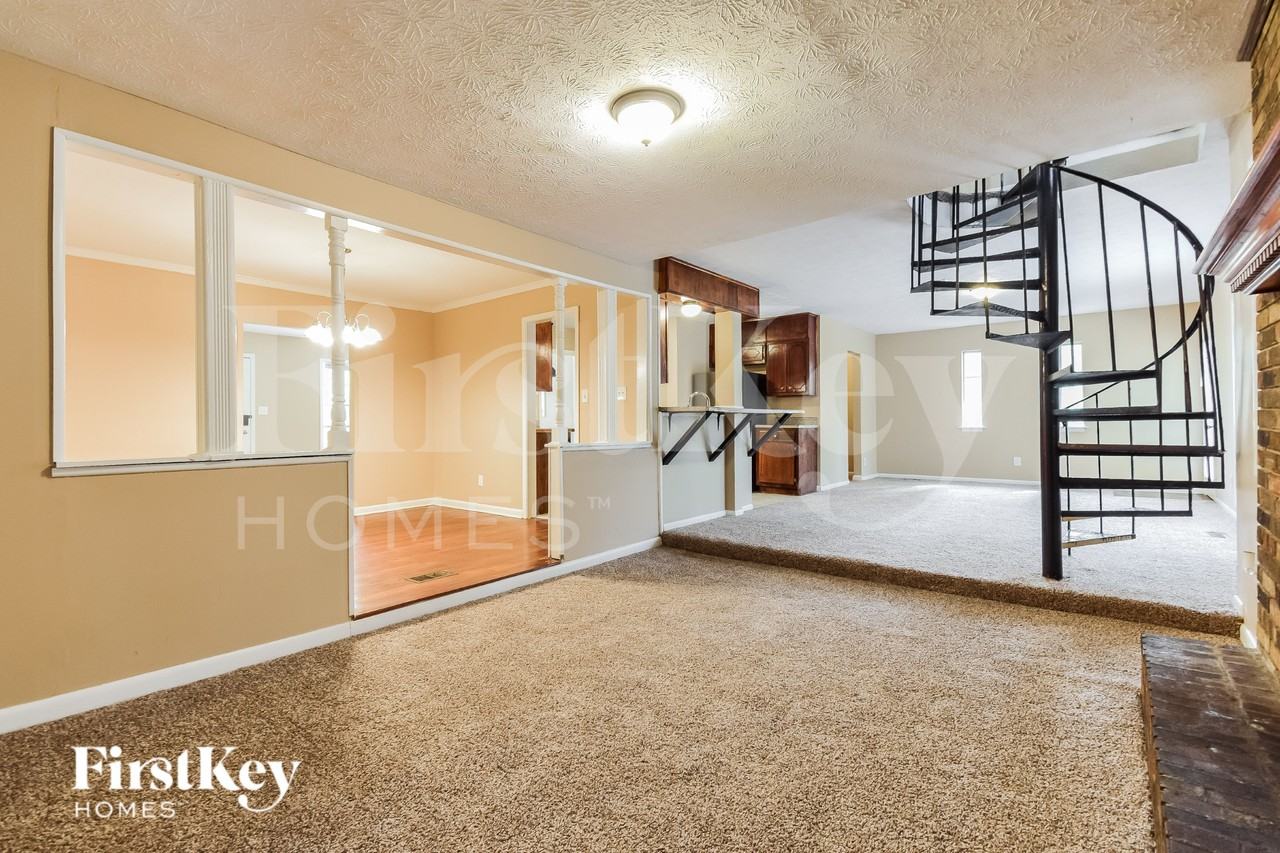 2231 Scotty Cir - Photo 2 of 16
