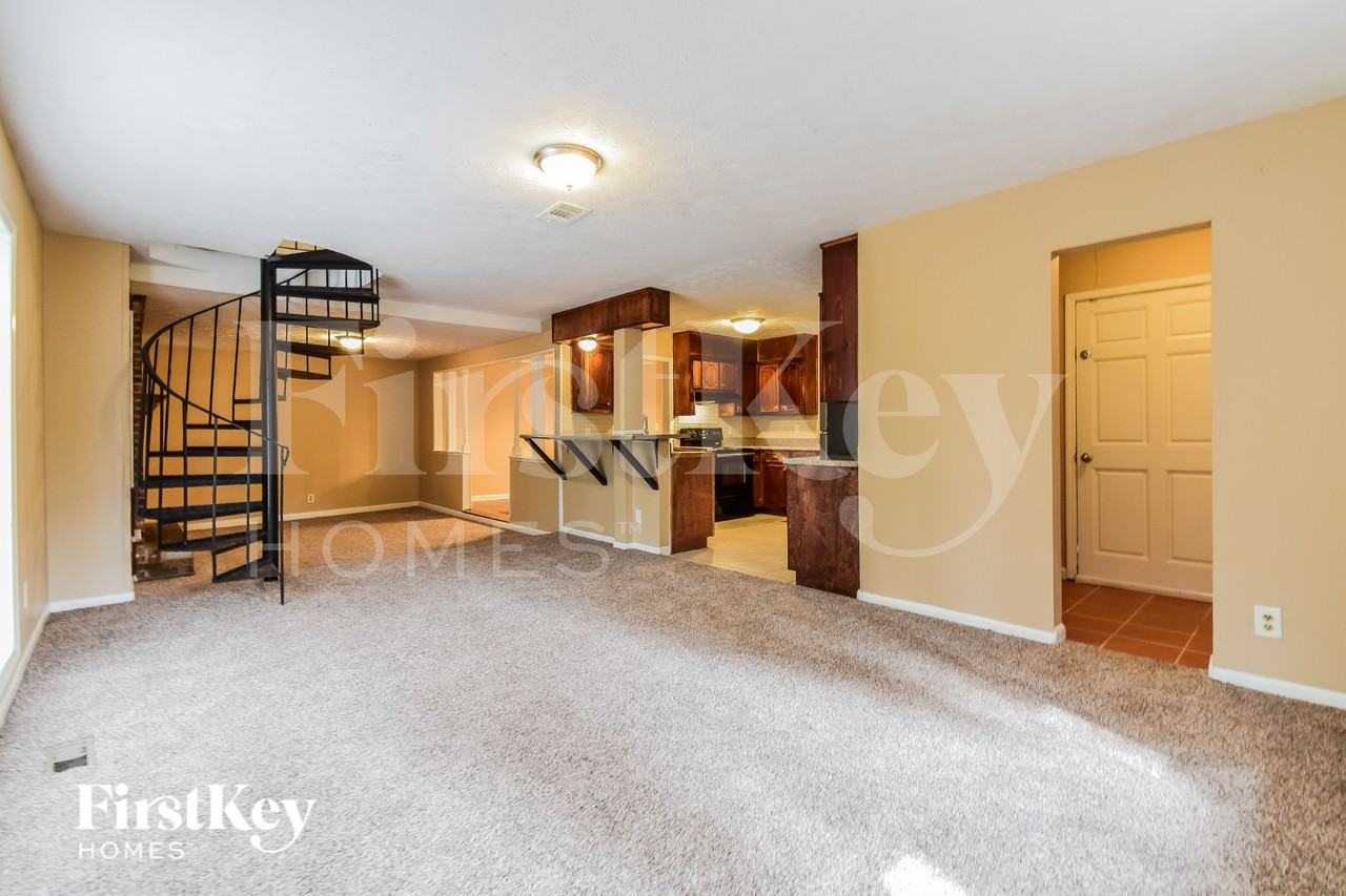 2231 Scotty Cir - Photo 4 of 16