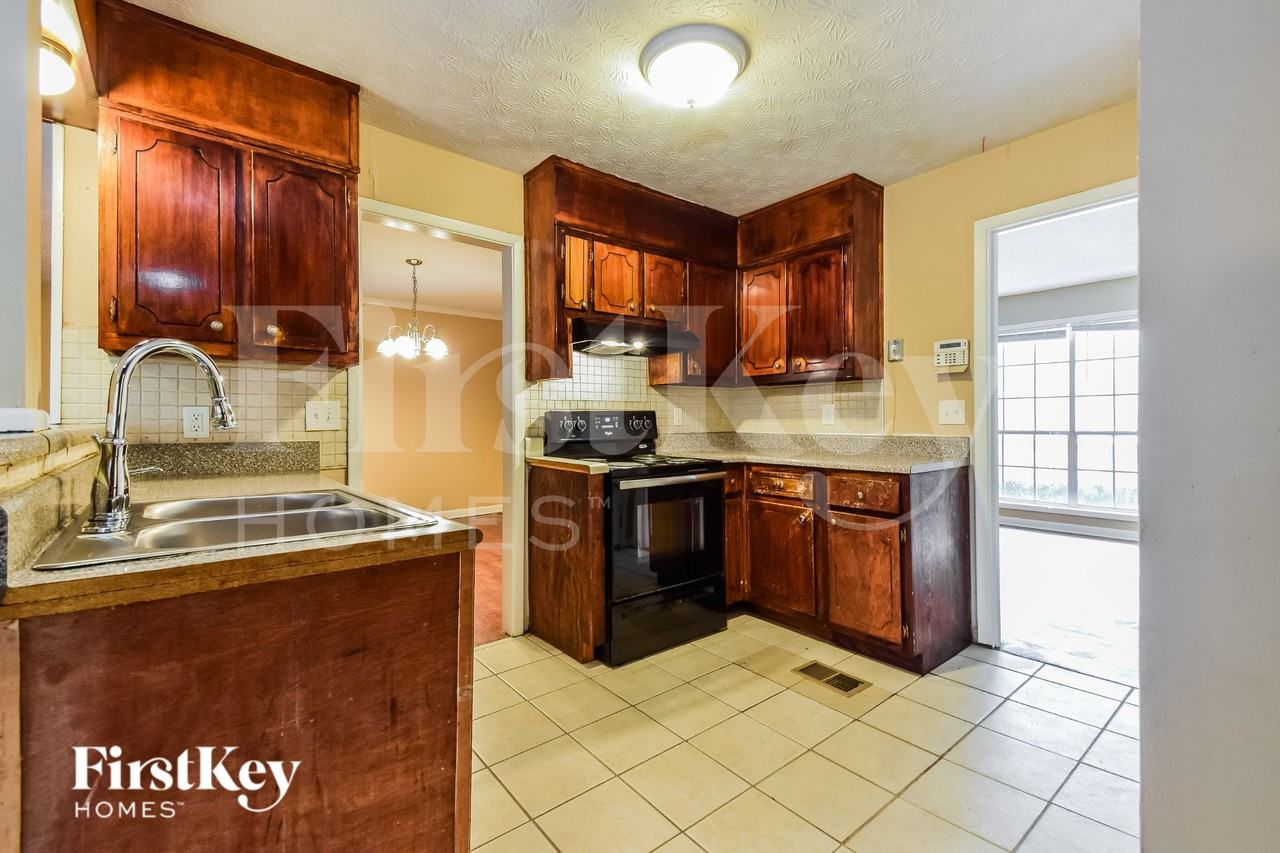 2231 Scotty Cir - Photo 7 of 16