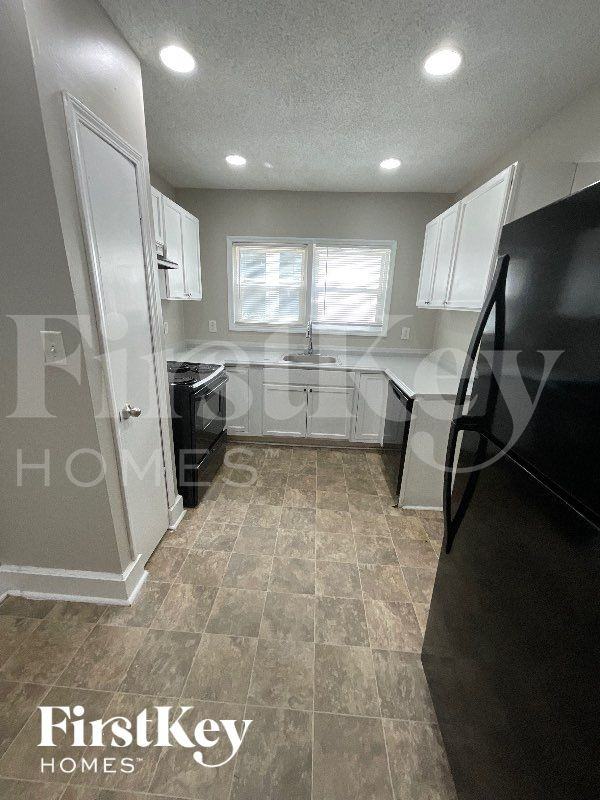 1731 N Olympian Way Sw - Photo 4 of 10