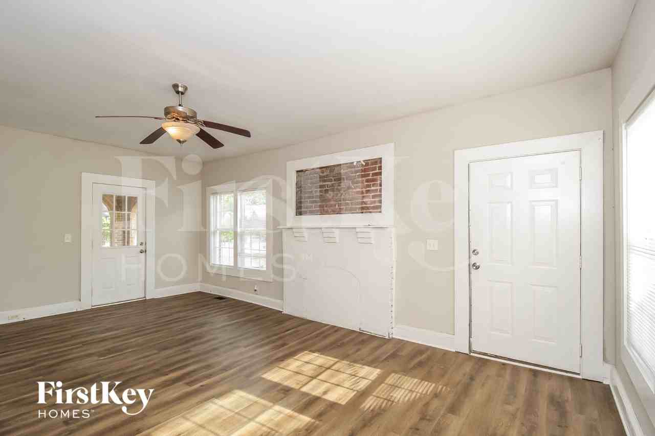 1387 Beecher St Sw - Photo 2 of 15