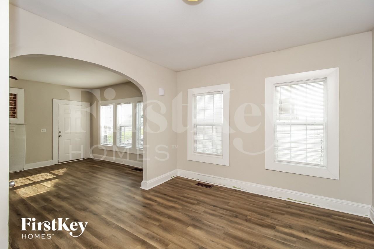 1387 Beecher St Sw - Photo 4 of 15