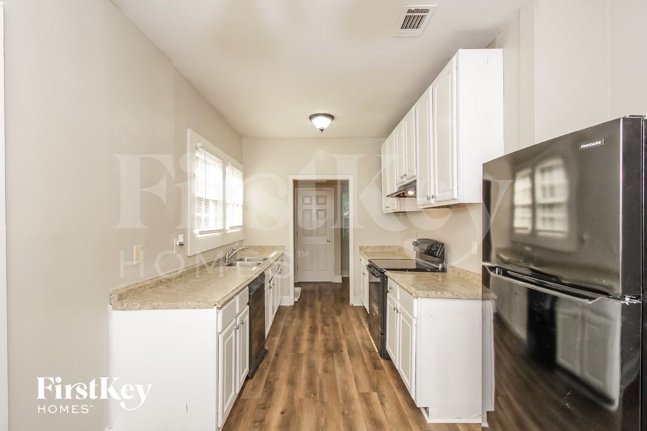 1387 Beecher St Sw - Photo 6 of 15