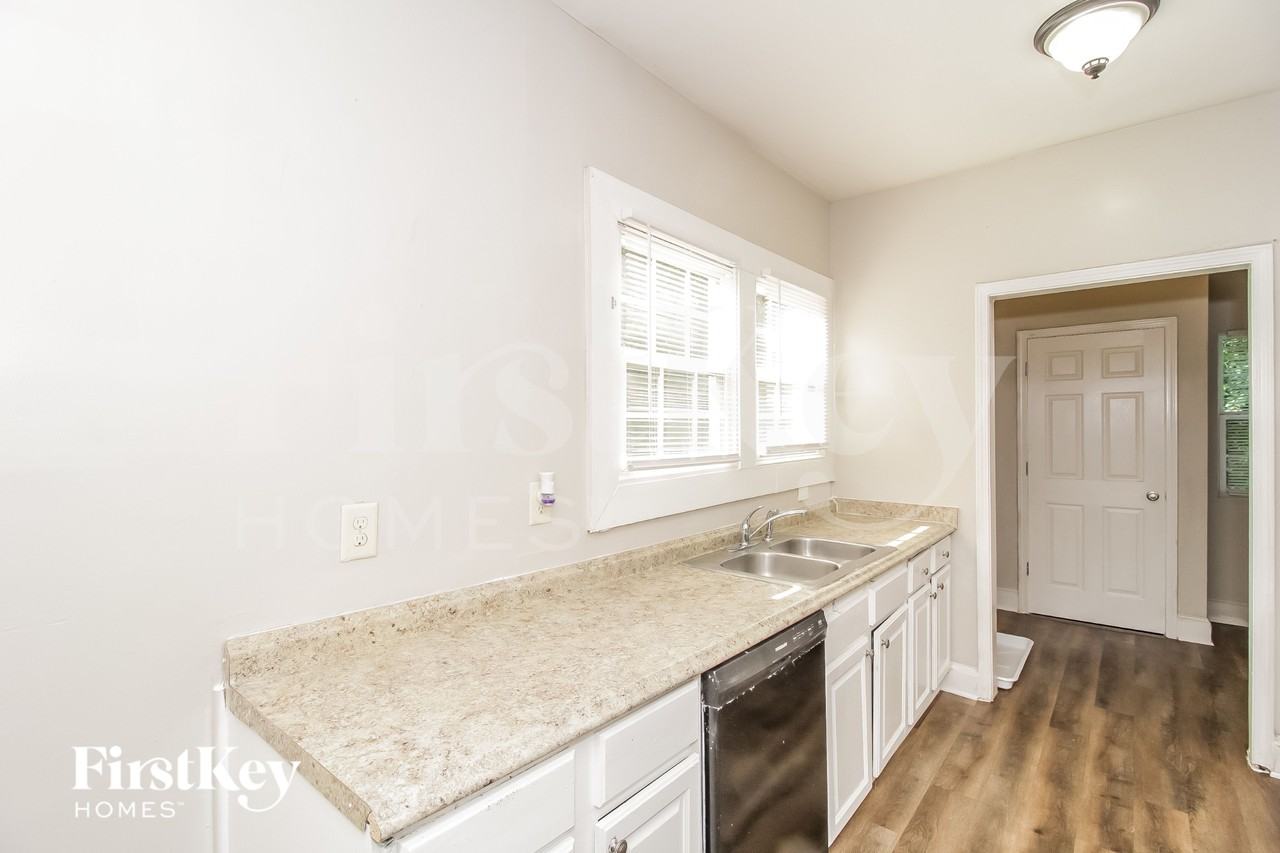 1387 Beecher St Sw - Photo 7 of 15