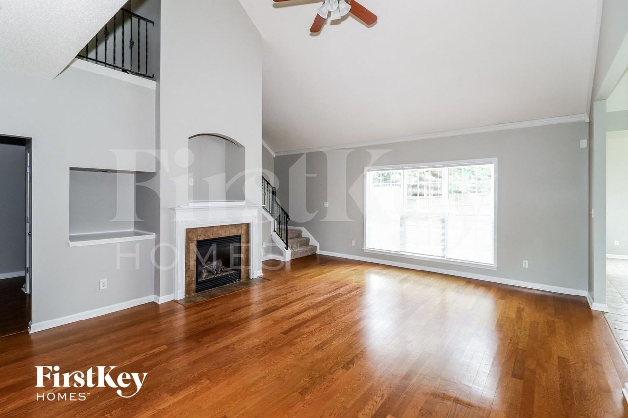 9971 Bloomsbury Ave - Photo 3 of 15