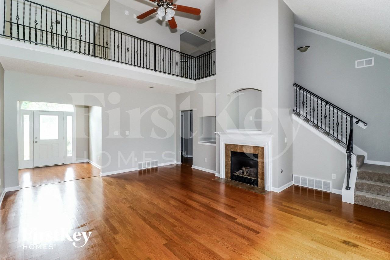 9971 Bloomsbury Ave - Photo 4 of 15
