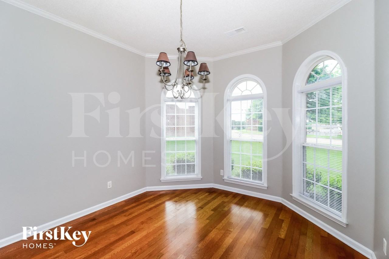 9971 Bloomsbury Ave - Photo 5 of 15