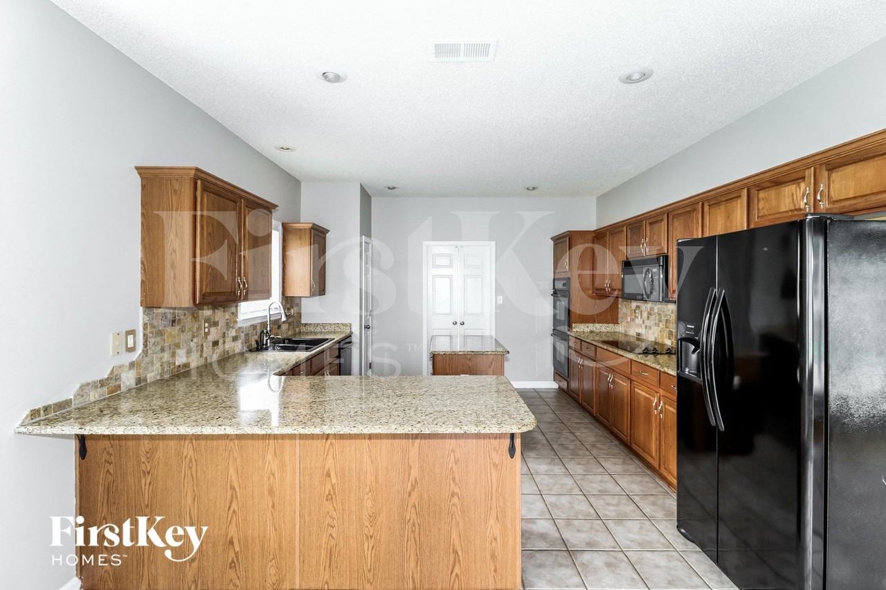 9971 Bloomsbury Ave - Photo 7 of 15